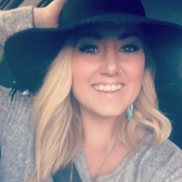 Meet your Posher, Kalee - Picture 1 of 1